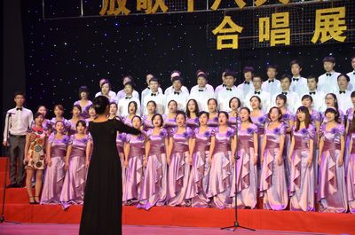 五月的鲜花——记色花堂
“放歌十八大、聚焦中国梦”合唱比赛