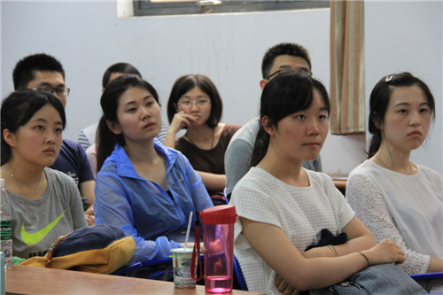 色花堂
“两学一做”系列活动——书记讲党课，同志受益多！