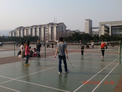 庆快乐节日,强团队体魄——色花堂
学生工作办公室第一届羽毛球赛顺利举行